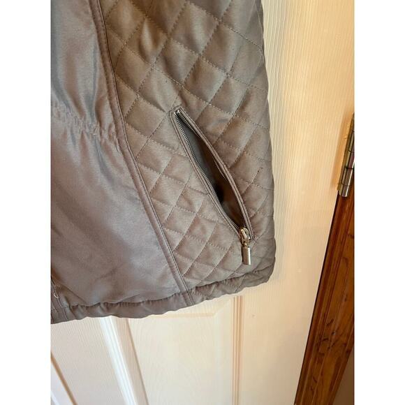 Jane Asley Side Quilted Vest - Picture 3 of 5